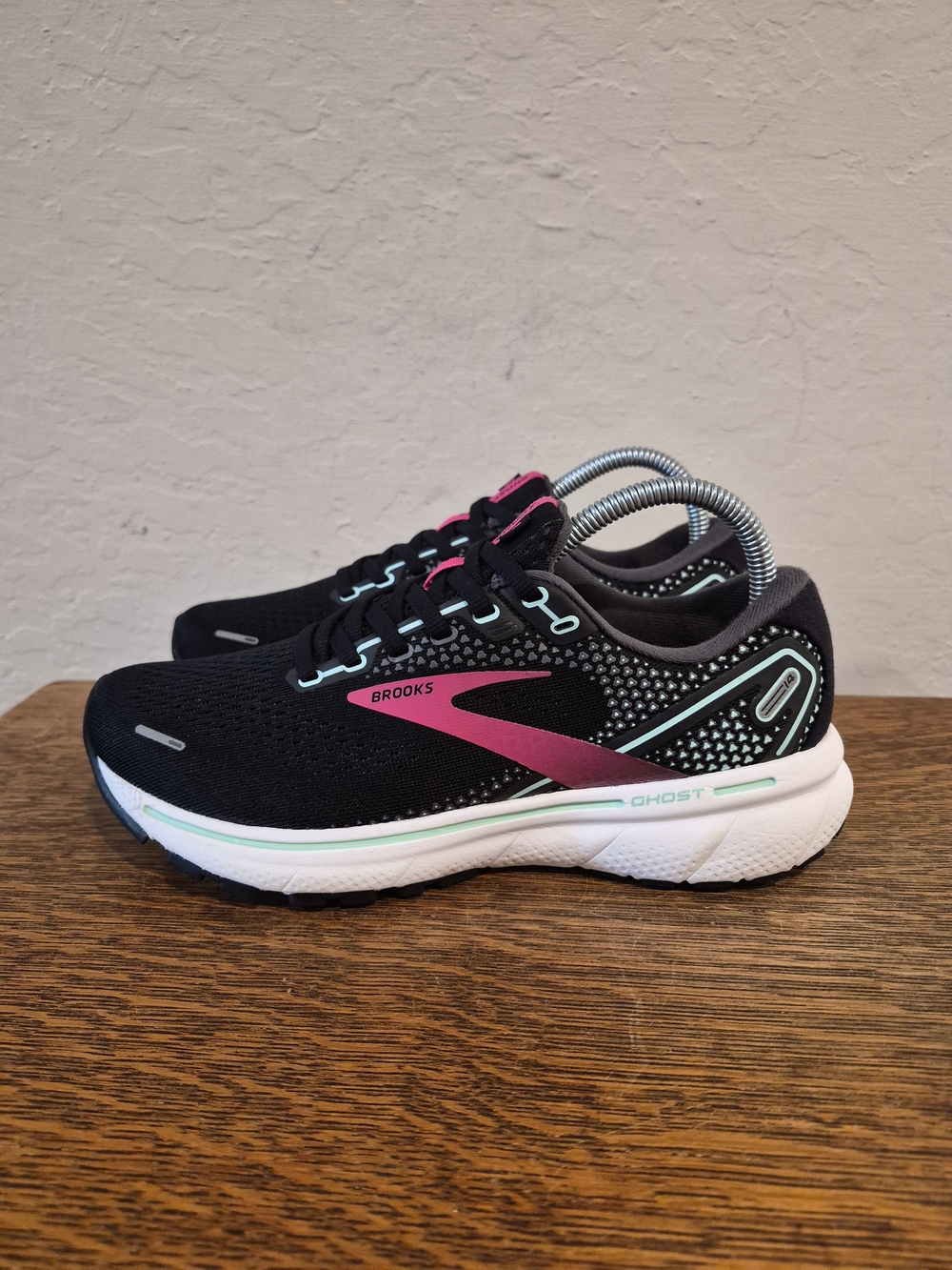 Brooks Ghost 14 Athletic Running Shoes 
Women's Size US 7.5 Medium B